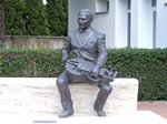 B&aacute;rsony Mih&aacute;ly, bronz szobor.