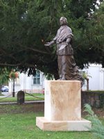 Migazzi p&uuml;sp&ouml;k eg&eacute;szalakos  bronz szobra