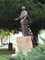 Migazzi p&uuml;sp&ouml;k eg&eacute;szalakos  bronz szobra