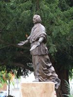Migazzi p&uuml;sp&ouml;k eg&eacute;szalakos  bronz szobra