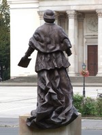 Migazzi p&uuml;sp&ouml;k eg&eacute;szalakos  bronz szobra