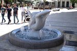Vir&aacute;gmad&aacute;r, sz&ouml;k�k&uacute;t szobor